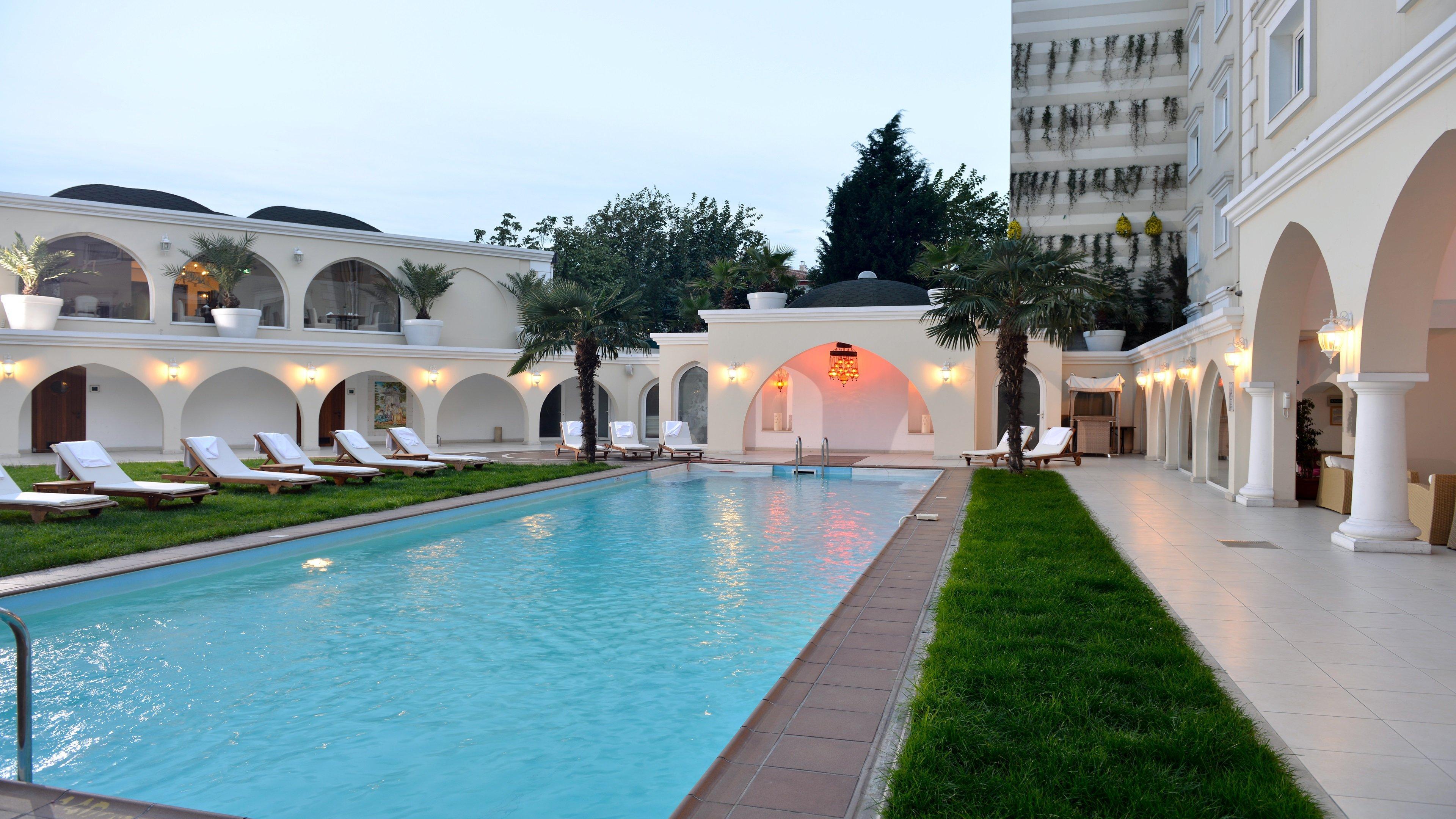 伊斯坦布尔市假日酒店 外观 照片 The pool at the hotel
