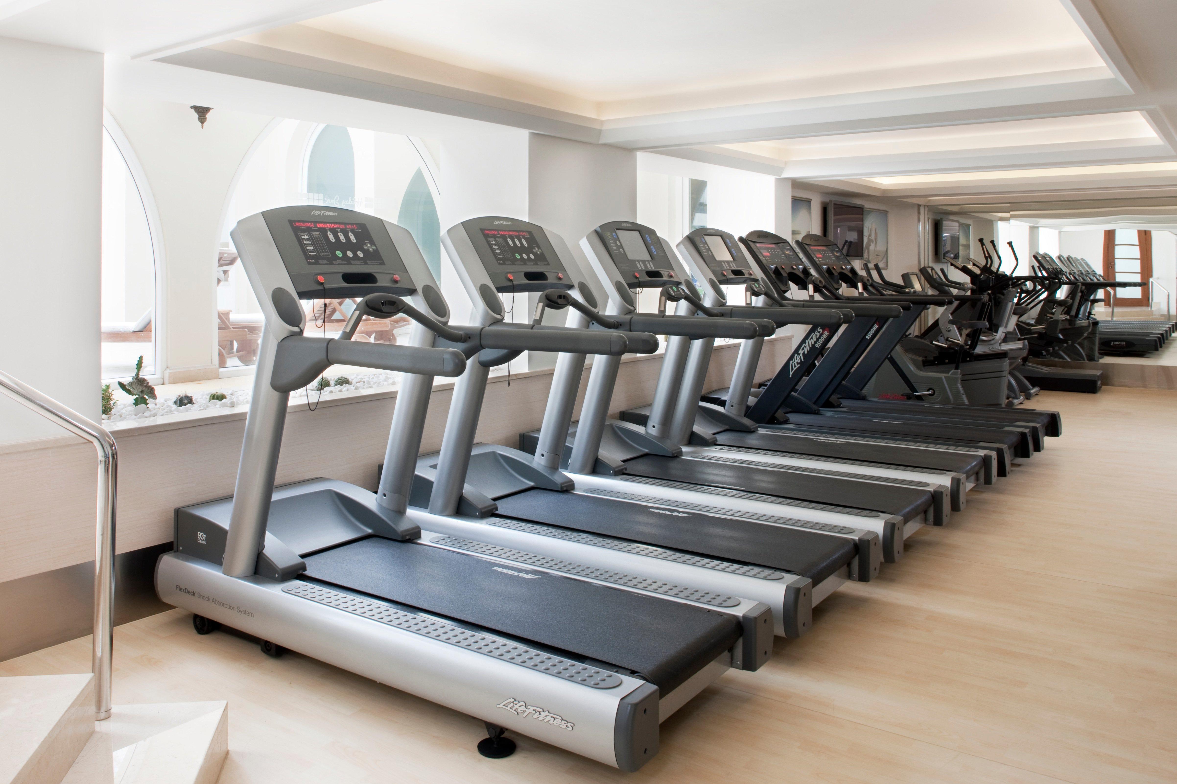 伊斯坦布尔市假日酒店 外观 照片 Treadmills in a gym