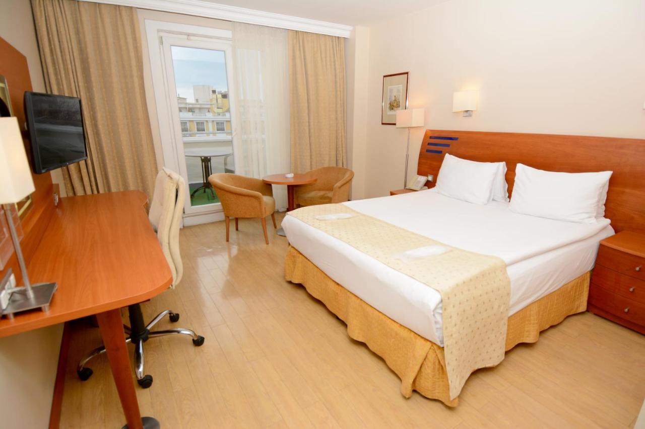 伊斯坦布尔市假日酒店 外观 照片 A typical hotel room