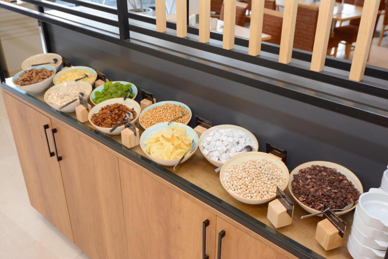 伊斯坦布尔市假日酒店 外观 照片 A selection of cereals at a breakfast buffet
