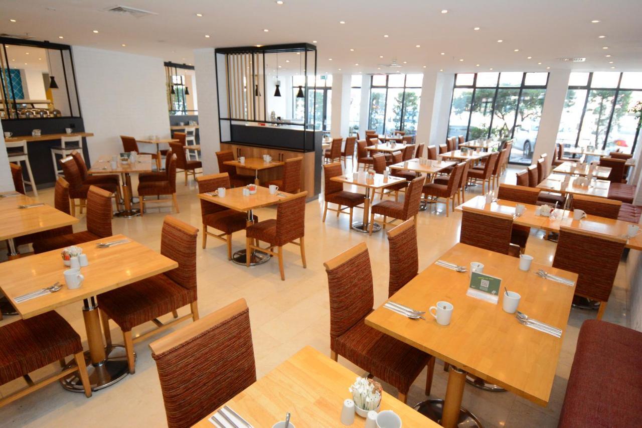 伊斯坦布尔市假日酒店 外观 照片 The restaurant at the National Motor Museum
