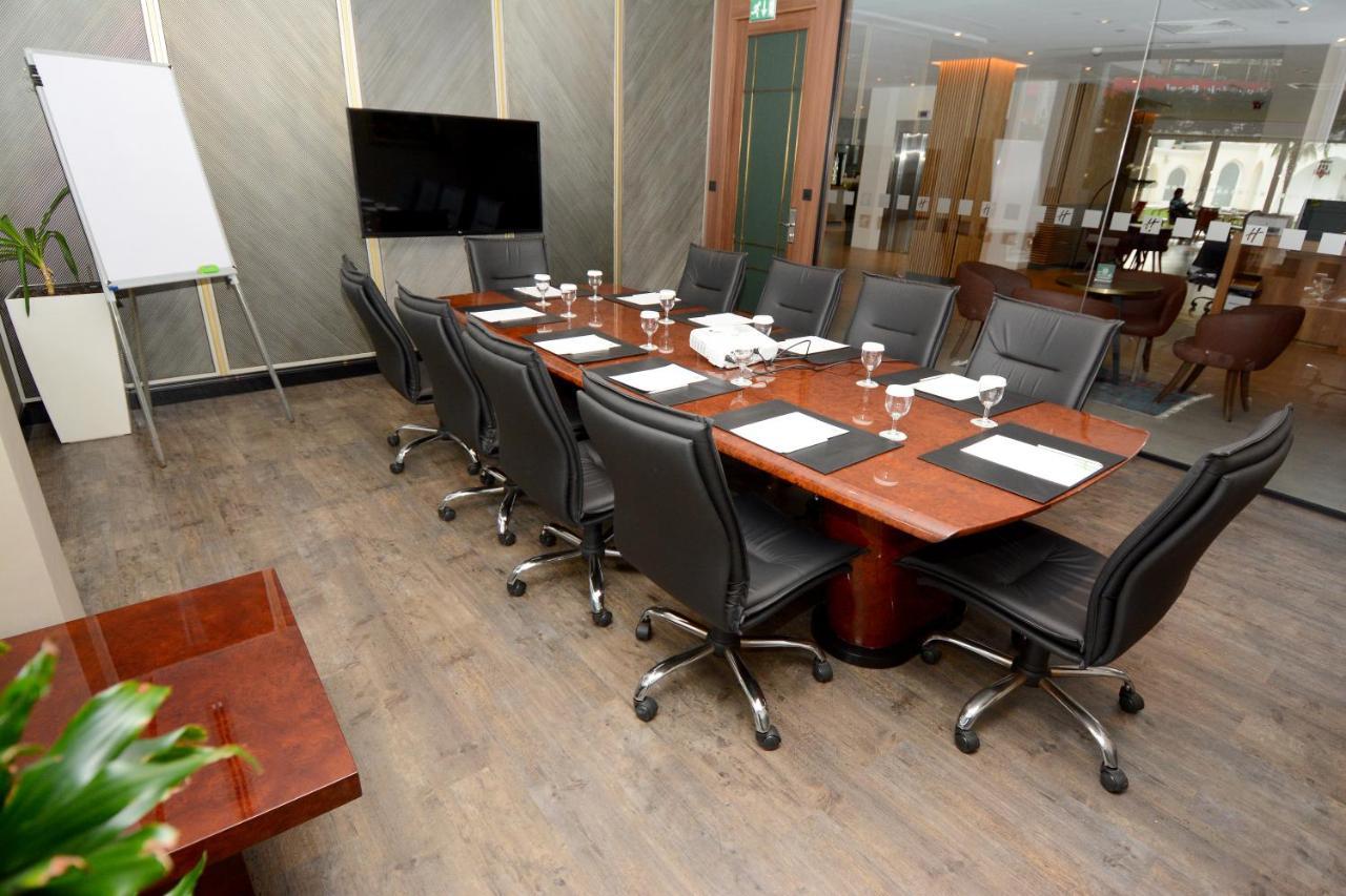 伊斯坦布尔市假日酒店 外观 照片 Boardroom at the University of Law
