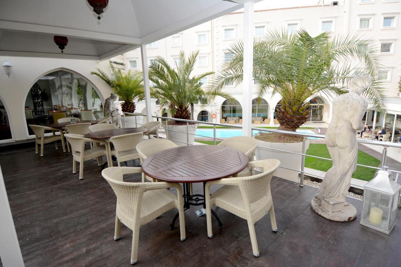 伊斯坦布尔市假日酒店 外观 照片 Hotel's patio
