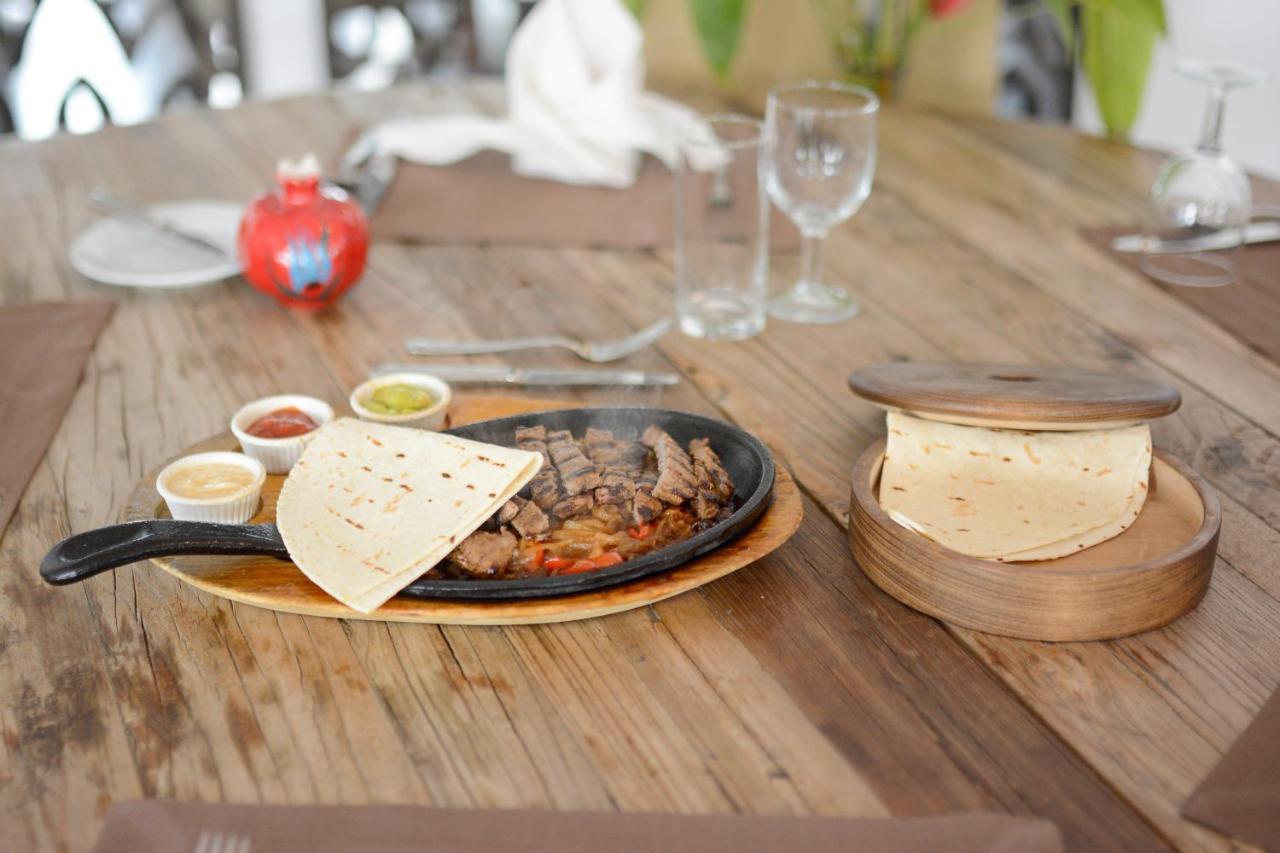 伊斯坦布尔市假日酒店 外观 照片 A steak fajita