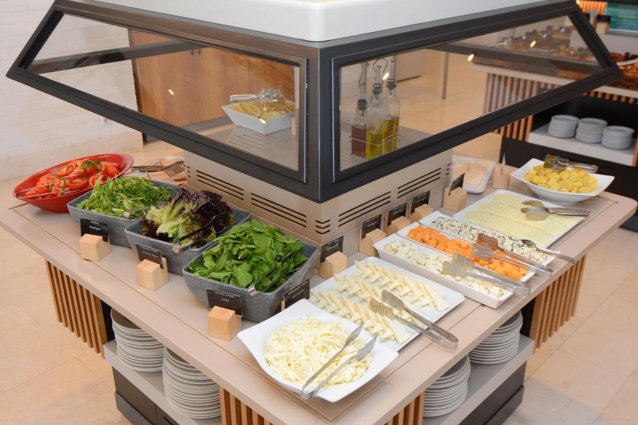 伊斯坦布尔市假日酒店 外观 照片 A salad bar