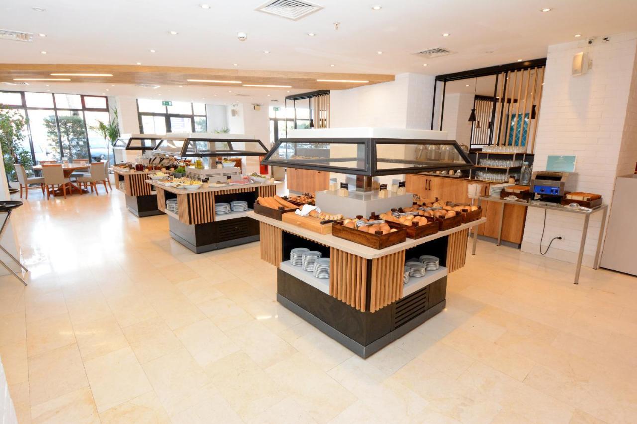伊斯坦布尔市假日酒店 外观 照片 A buffet at a hotel