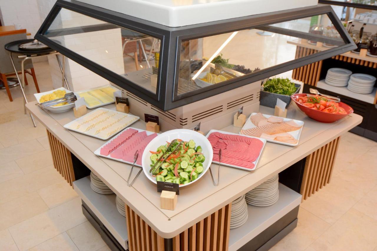 伊斯坦布尔市假日酒店 外观 照片 A salad bar